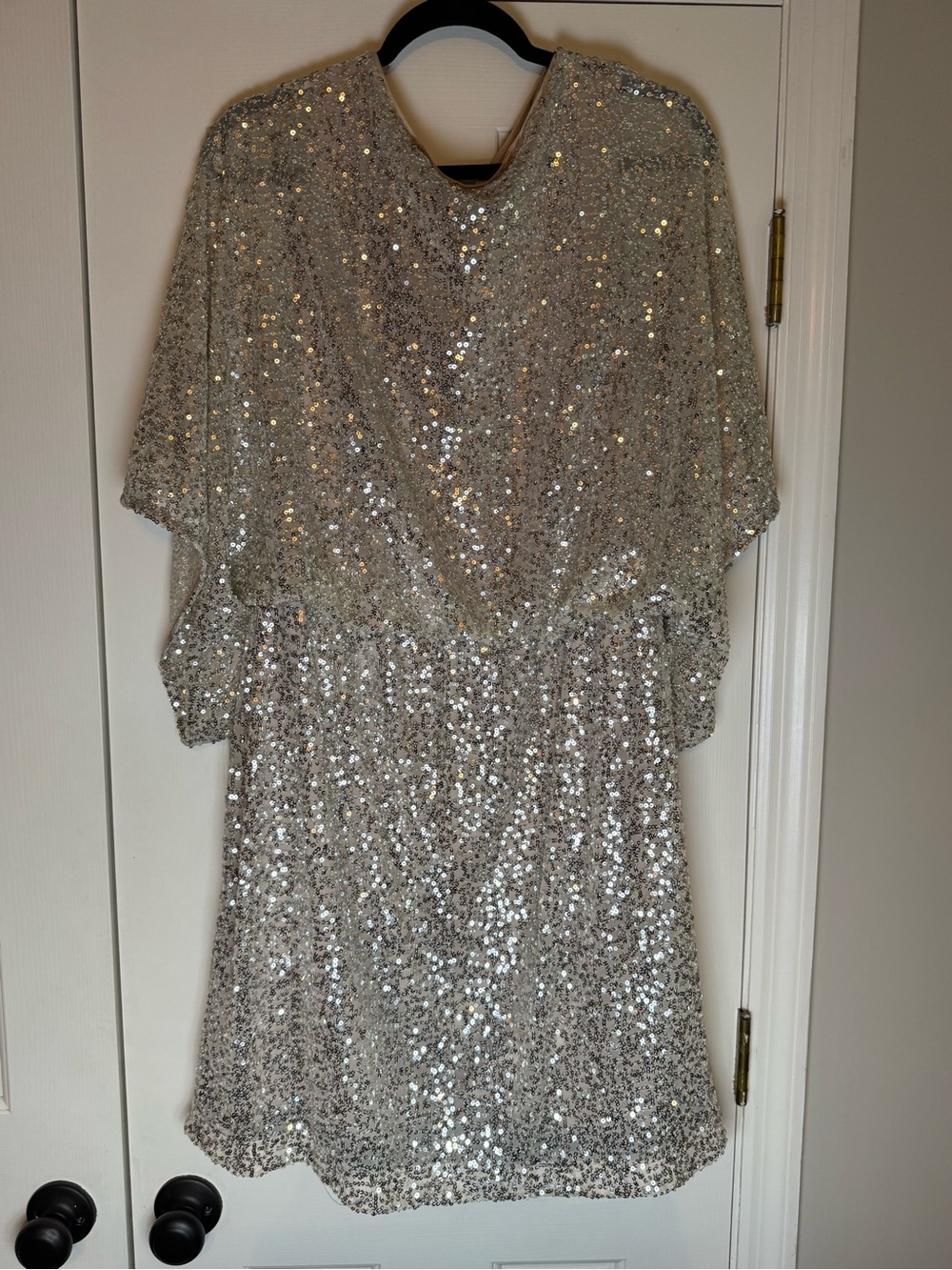 Used Jessica Howard size 14W Sequin Cocktail Dress in Silver